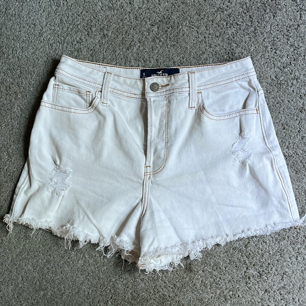 Hollister white ultra high-rise mom denim short 3”
